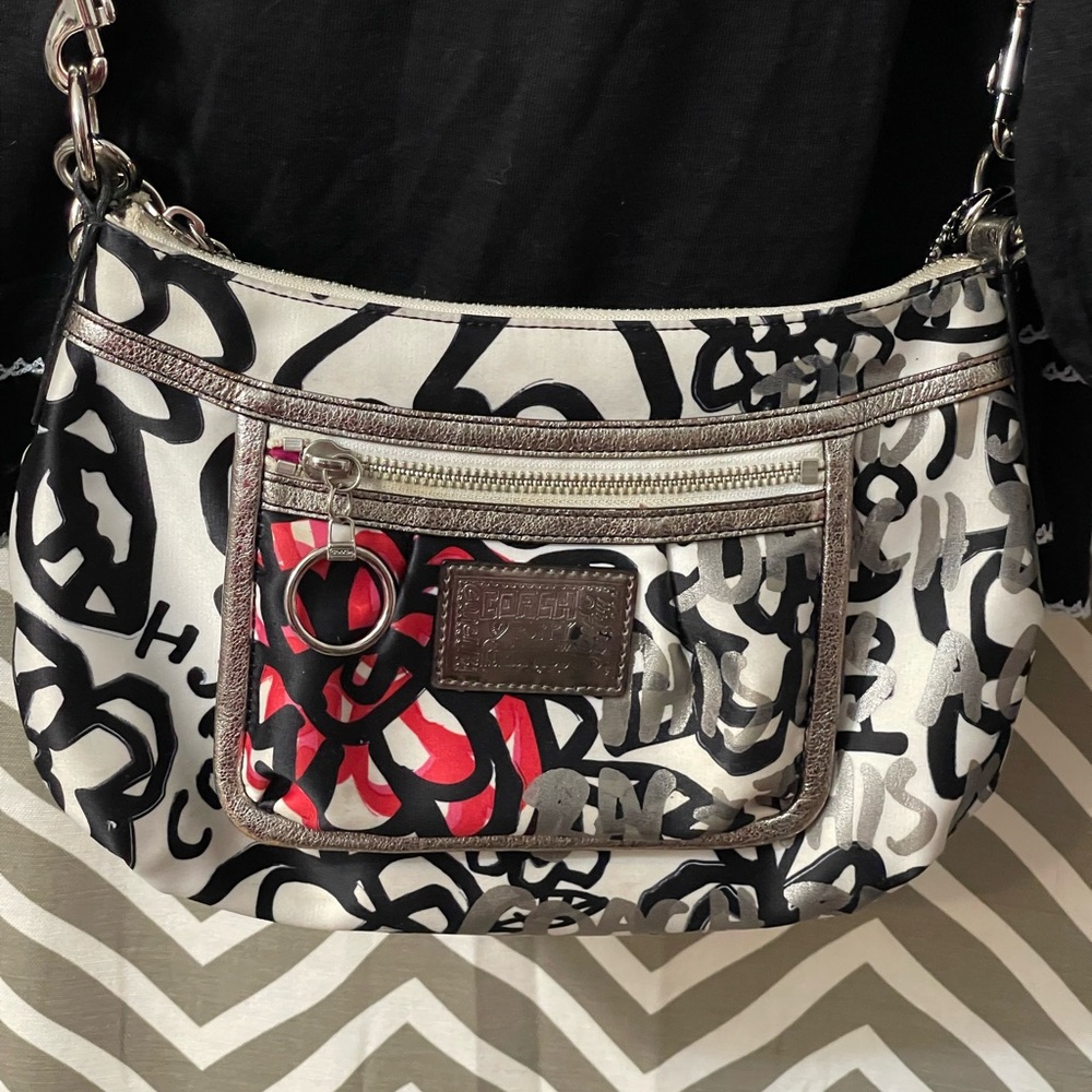 Coach poppy w/detachable crossbody strap and Pink Lining comes w card/coin pouch